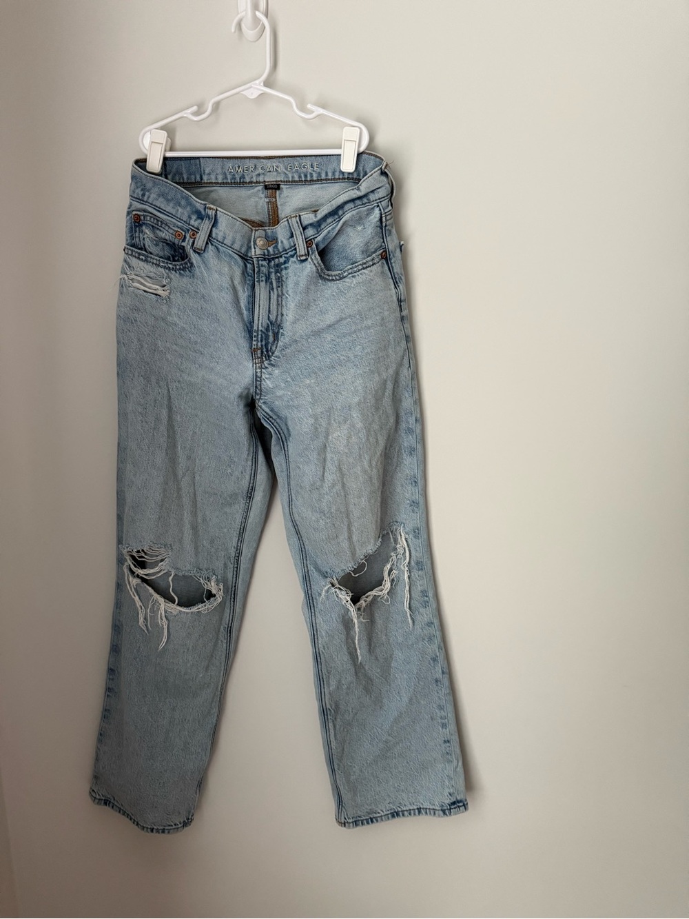American Eagle Outfitters Light Blue Distressed Boyfriend Jeans
